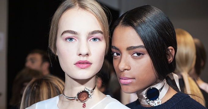 Красота в деталях: образы с показов Dior, Alexander McQueen и Céline