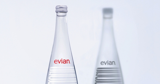Жажда неутолимая: Александр Ванг разработал дизайн для Evian