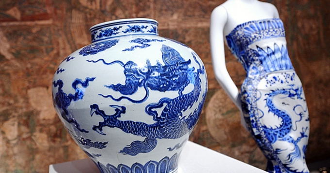 Экспозиция China: Through the Looking Glass побила рекорд выставки МакКуина