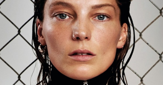 Лара Стоун и Дарья Вербова на обложках Document