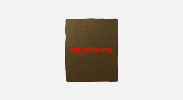 Канье Уэст и Kid Cudi выпустили одеяла с надписью «Kids See Ghosts»