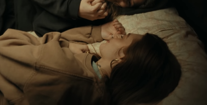 Хантер Шафер срежиссировала клип girl in red на песню «hornylovesickmess»