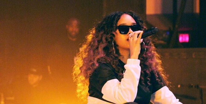 Певица H.E.R. сыграет Белль в спецвыпуске «Красавицы и чудовища»