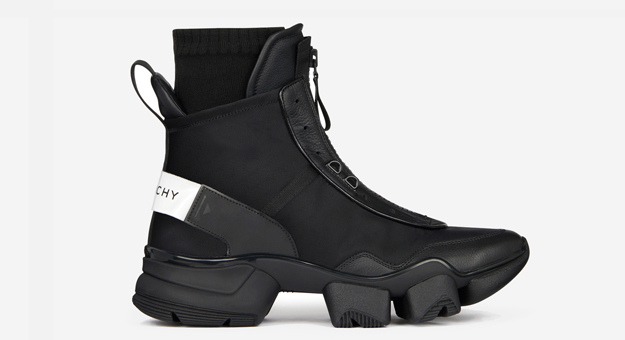 Клэр Уэйт Келлер выпустила дебютную модель кроссовок для Givenchy