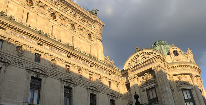 Как карантин снимают в Европе: что происходит на парижских улицах, в бутиках Gucci и Louis Vuitton и в квартале Марэ