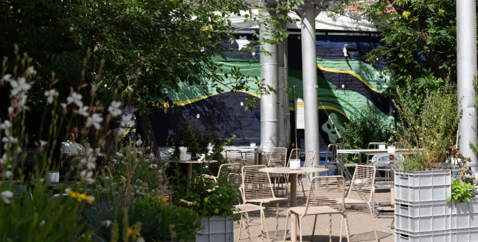 В «ладо» открылась выставка Лизы Одиноких «Обнимая пространство»