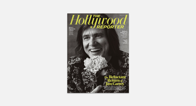 Джим Керри позирует с цветком на новой обложке The Hollywood Reporter