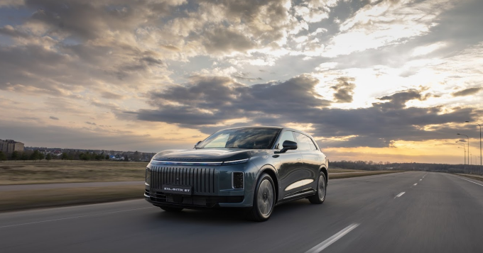 В Москве прошла презентация гибридного кроссовера Exlantix Et