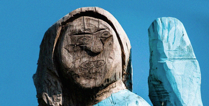 В Словении появилась деревянная скульптура Мелании Трамп