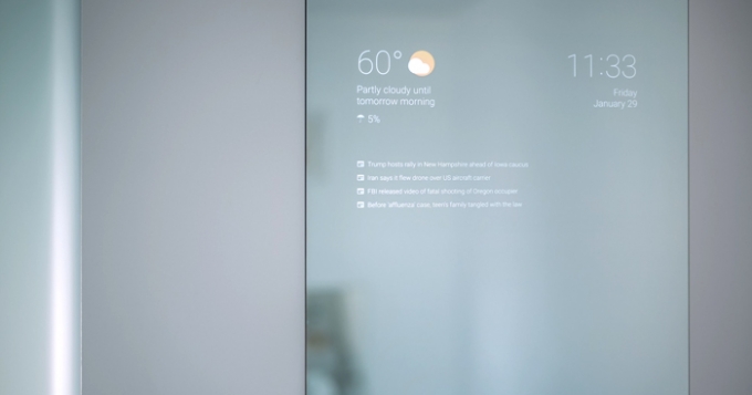 Инженер Google превратил простое зеркало в \"умное\"