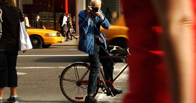 1 200 человек оденутся в синее в память о Билле Каннингеме