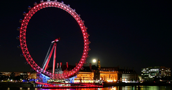 Колесо обозрения London Eye сменило цвет и название