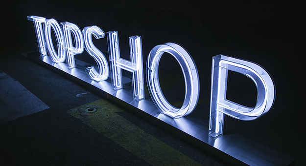 Topshop и Marks & Spencer следят за покупателями