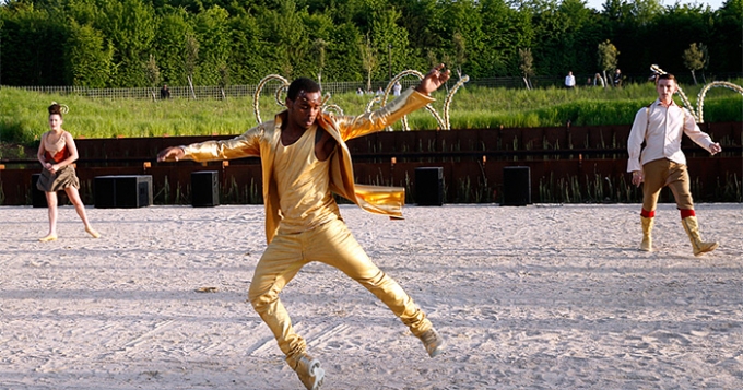 Перформанс Лила Бака в Версале