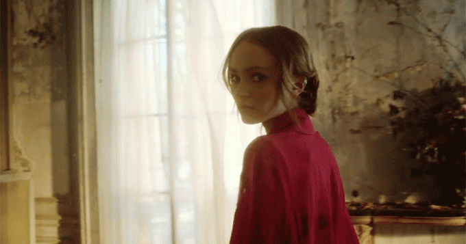 Лили-Роуз Депп в двух новых тизерах рекламы Chanel