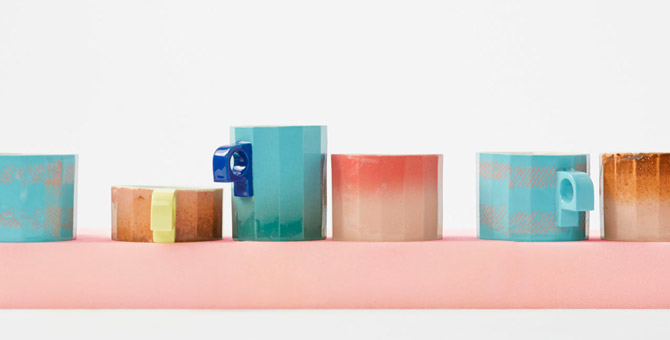 Acne Studios выпустил кружки и пледы по мотивам своих шарфов