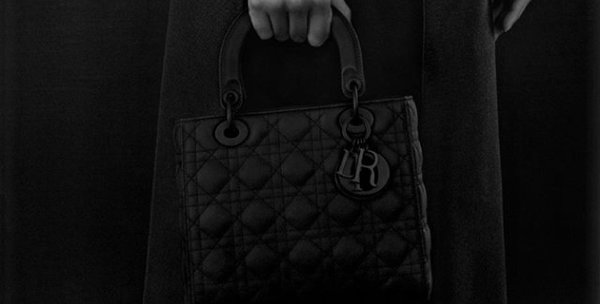 Dior выпустил полностью черную сумку Lady Dior