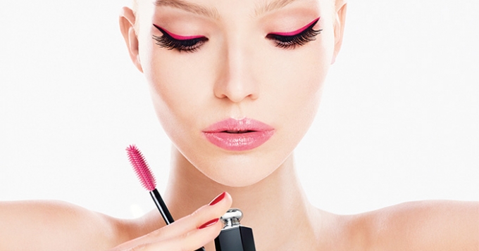 Саша Лусс в рекламной кампании туши Dior Addict