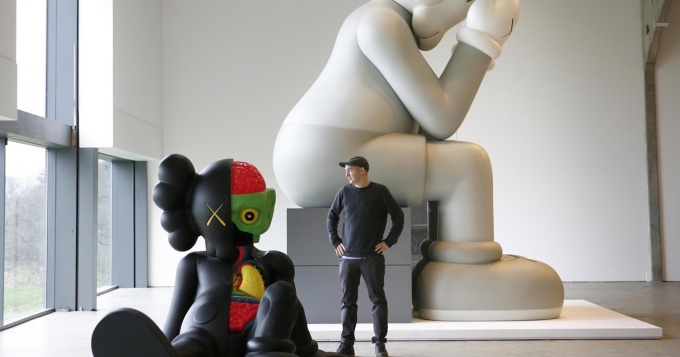 Художник KAWS стал первым участником программы Uniqlo Artist in Residence
