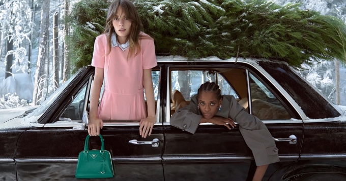 Prada показал рождественскую рекламную кампанию