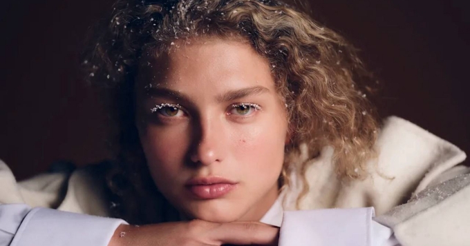 Max Mara представила праздничную кампанию