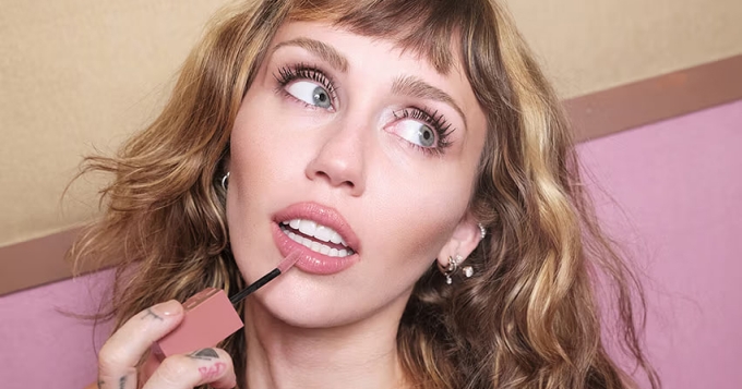 Maybelline назначил Майли Сайрус глобальным амбассадором