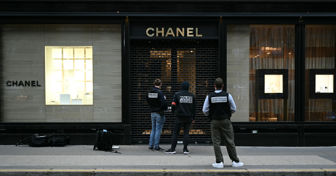 Бутик Chanel в Париже снова пытались ограбить