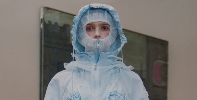 Современные доспехи — какие они? Маски, капюшоны и другая защита в мудборде BURO.