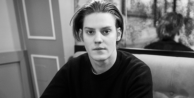 Павел Табаков: «Могу охарактеризовать свое поведение как поведение недомоседа»