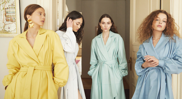 Костюмы и шелковые платья идеальных цветов в съемке бренда Nebo