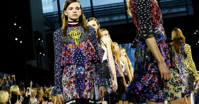 Обзор Buro 24/7: Mary Katrantzou, весна-лето 2016