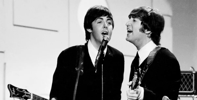 Пол Маккартни спел дуэтом с виртуальным Джоном Ленноном на фестивале в Гластонбери