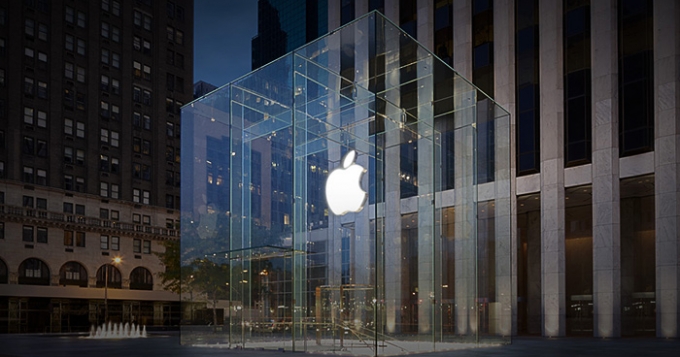 Президент европейского отделения Yves Saint Laurent перешел в Apple