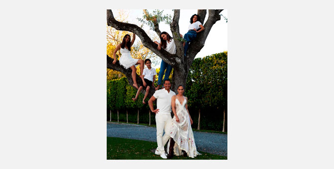 Дженнифер Лопес показала семейный снимок с деревом