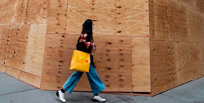 Chanel, Louis Vuitton и Dior забаррикадировали магазины в Нью-Йорке