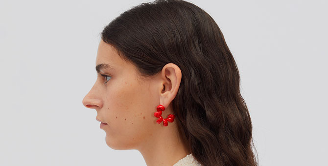 Bottega Veneta выпустил аксессуары в виде телефонного провода