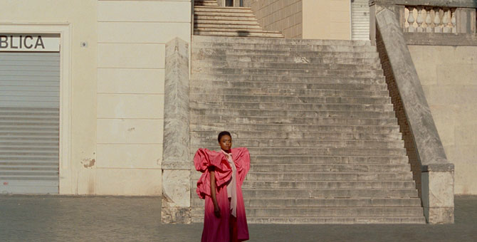 Вышел трейлер короткометражки «Невероятная» от Пьерпаоло Пиччоли и Луки Гуаданьино