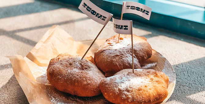 Tsomi открыл корнер с нашумевшими тбилисскими пончиками в ТЦ «Метрополис»