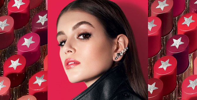 Кайя Гербер катается на мотоцикле по Парижу в рекламе новой помады YSL Beauty