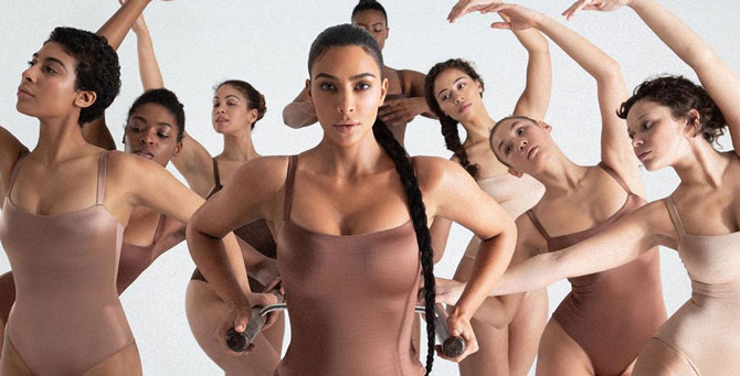 Skims выпускает коллекцию атласного белья