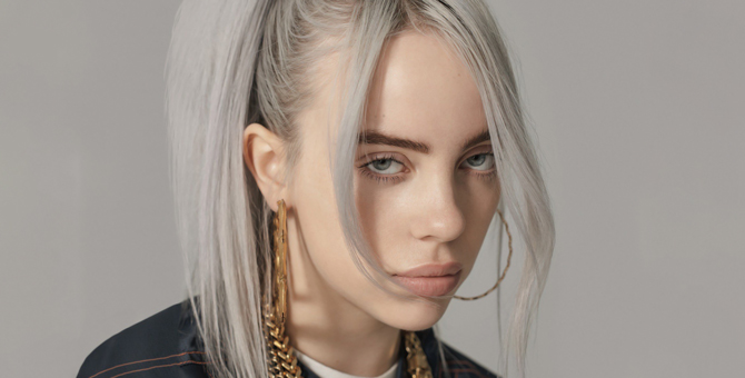 Почему Билли Айлиш носит мешковатую одежду