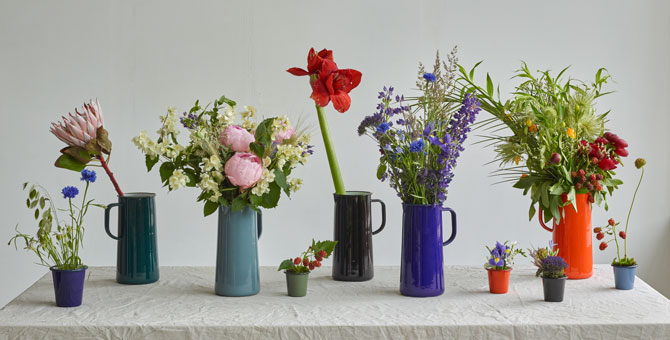 Эмалированная посуда и букеты в новой съемке Falcon