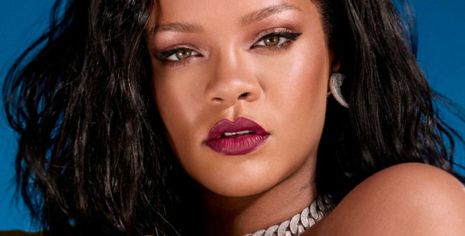 Pour Moi выпустил спреи для подушек с ароматами Рианны и Брэдли Купера