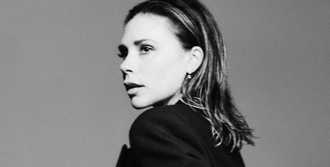 Виктория Бекхэм улыбнулась для фотографии с младшим сыном