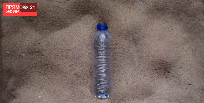 WWF запустил стрим с разлагающейся пластиковой бутылкой