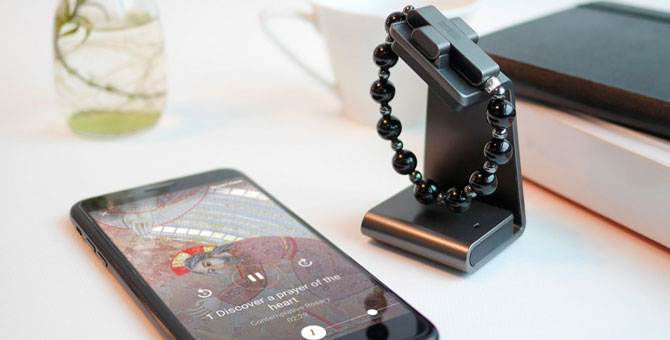 Ватикан выпустил умные четки с функциями фитнес-браслета