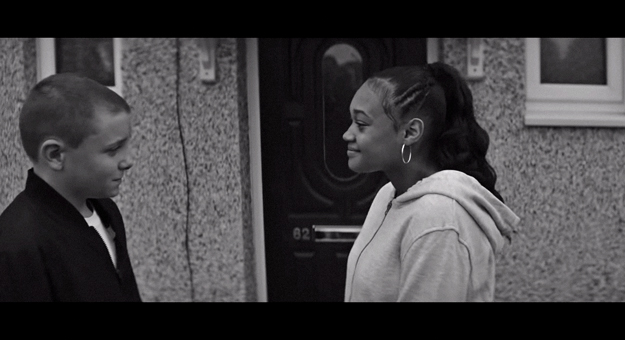 Трогательная первая любовь молодых жителей Ливерпуля в новом черно-белом клипе Пола Маккартни