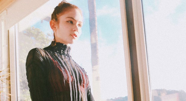 Grimes записывает новую музыку с Азилией Бэнкс