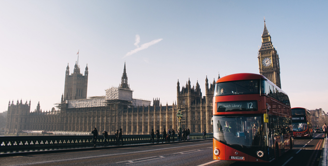 В Лондоне запретили рекламировать фастфуд в общественном транспорте