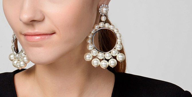 Серьги до плеч, с кристаллами и надписями: Poison Drop выпустил новогоднюю коллекцию украшений